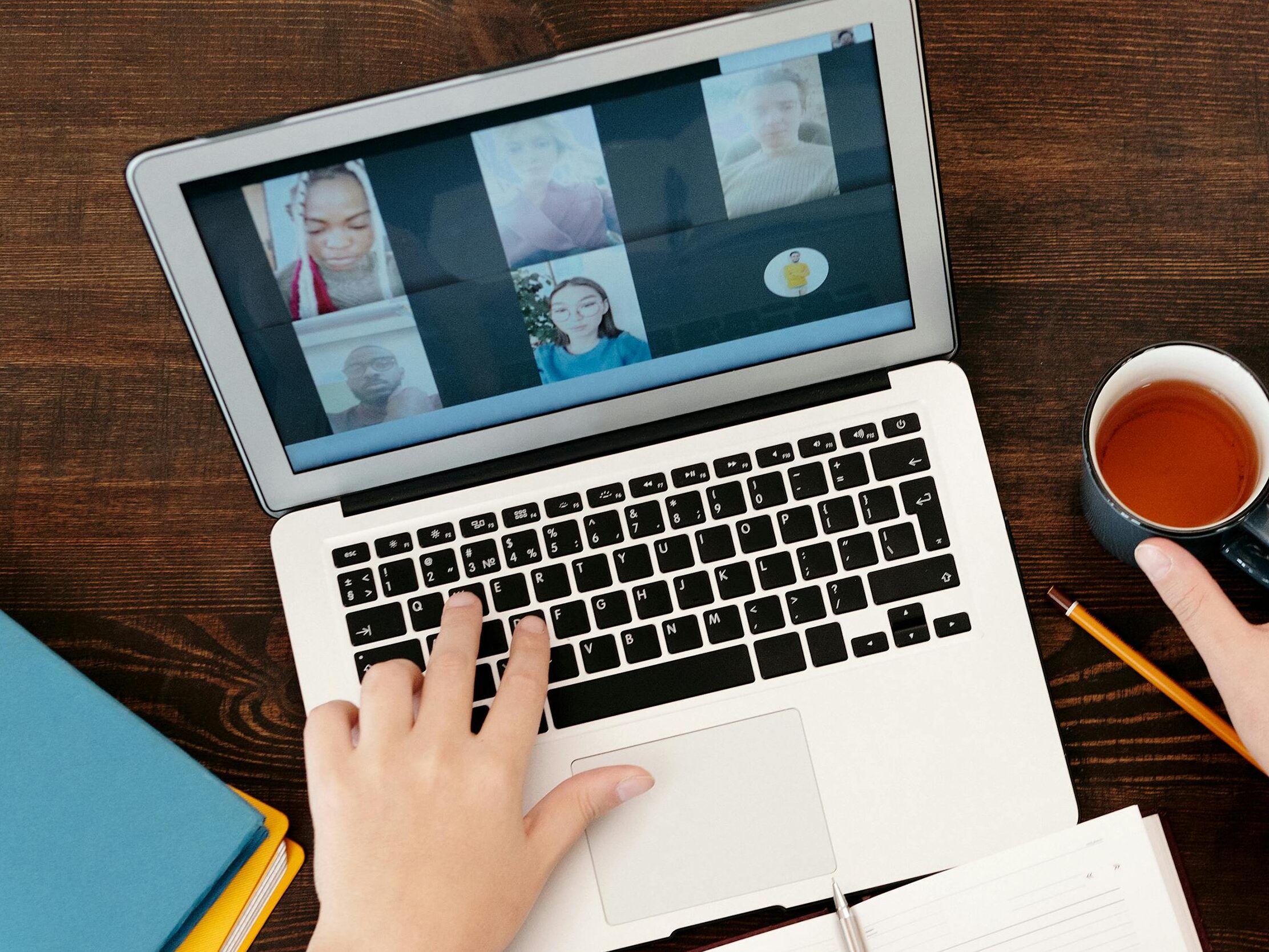 Programa de emagrecimento em grupo online com foco em saúde metabólica, alimentação equilibrada e apoio comportamental.